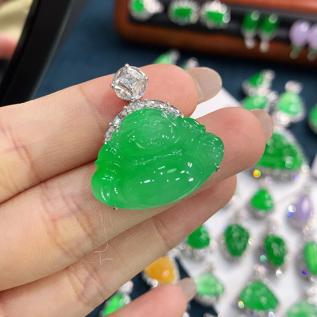 翡翠18K金镶嵌颈饰