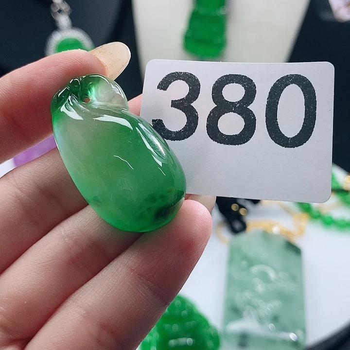 翡翠未镶嵌吊坠(赠链)