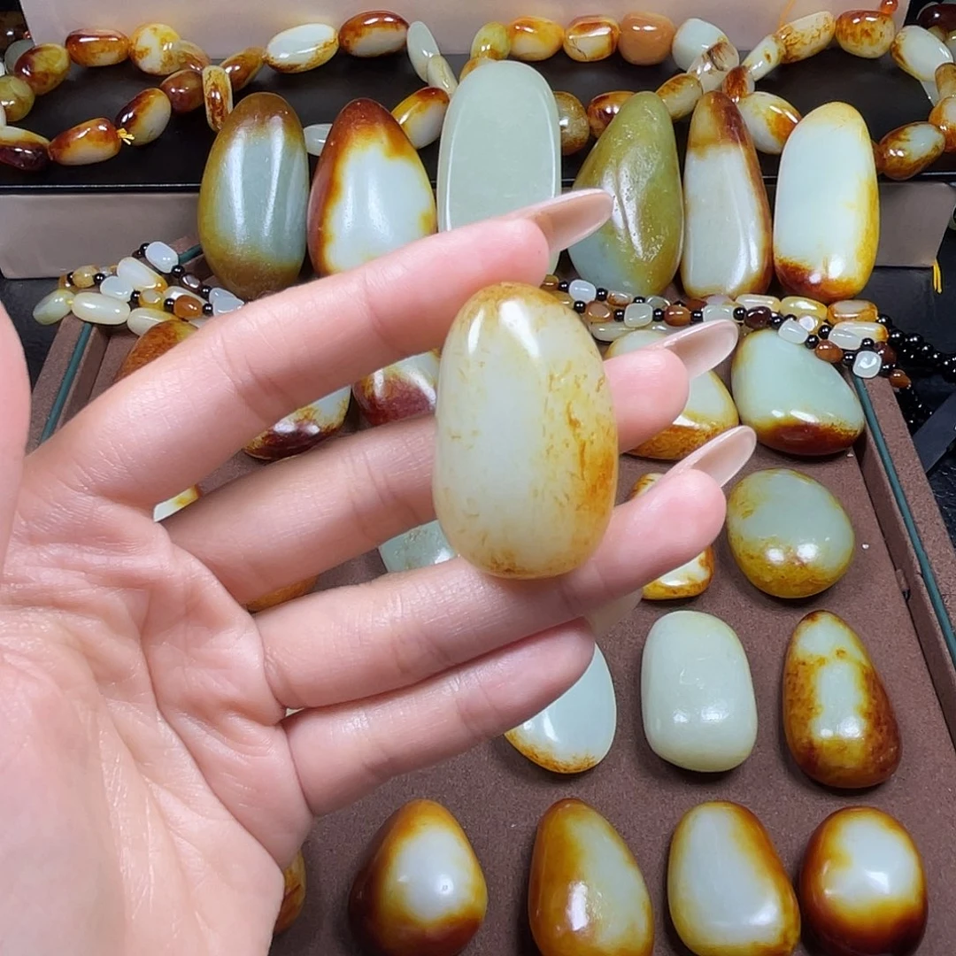 和田玉未镶嵌颈饰玖*克