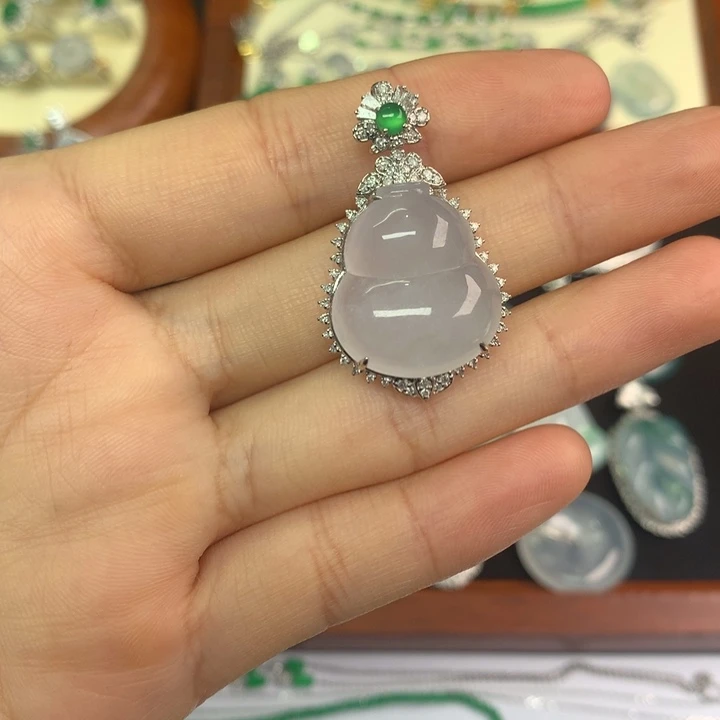 翡翠18K金镶嵌颈饰翡翠