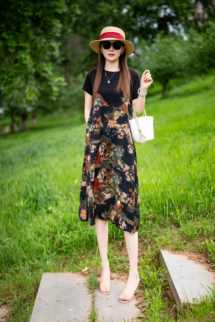 2025年夏季新款009透气极简风印花套头显瘦连衣裙时尚穿搭