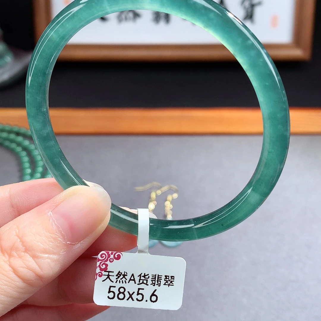 翡翠手镯（圆镯）未镶嵌
