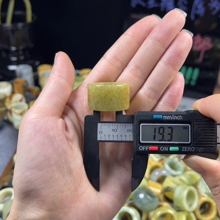 蛇纹石玉未镶嵌戒指