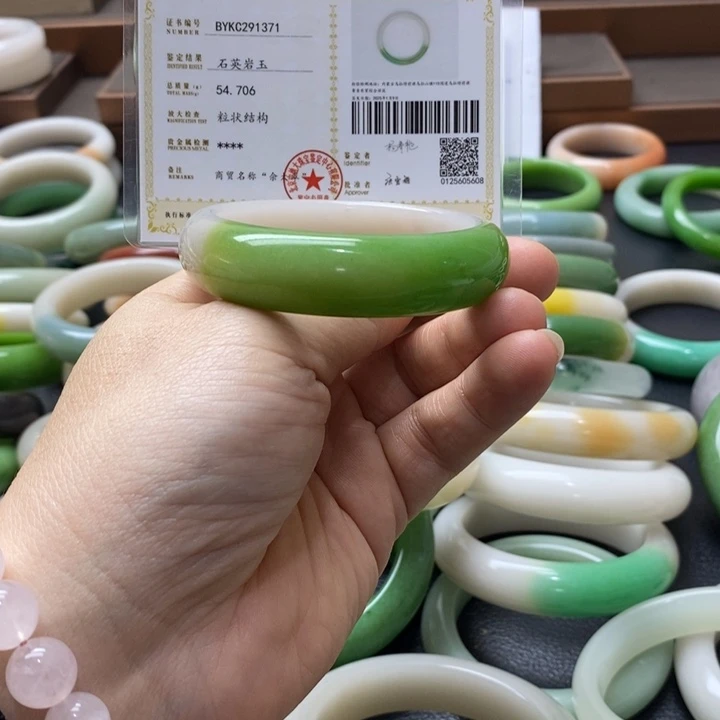 石英质玉手镯未镶嵌仕**物