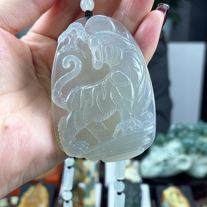蛇纹石玉颈饰未镶嵌