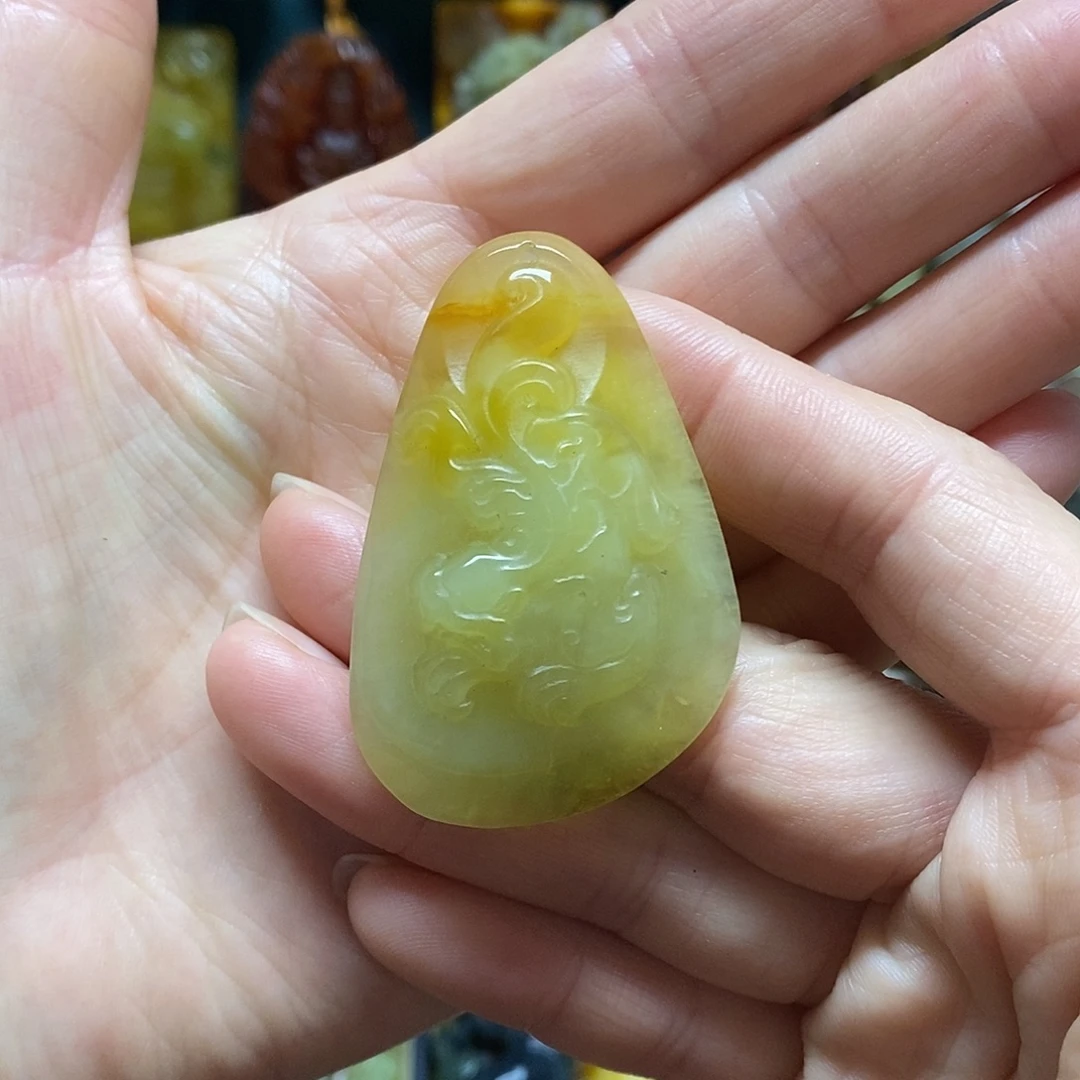 岫玉未镶嵌吊坠(赠链)