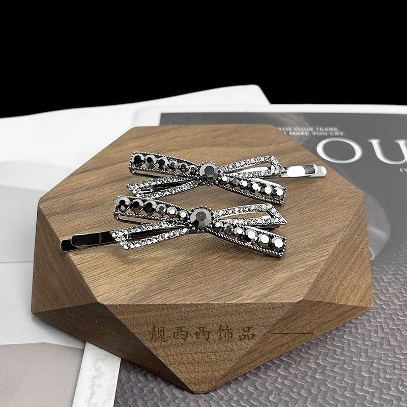 【LXX靓西西】8058 简约休闲蝴蝶结气质6.8厘米一字夹一对装