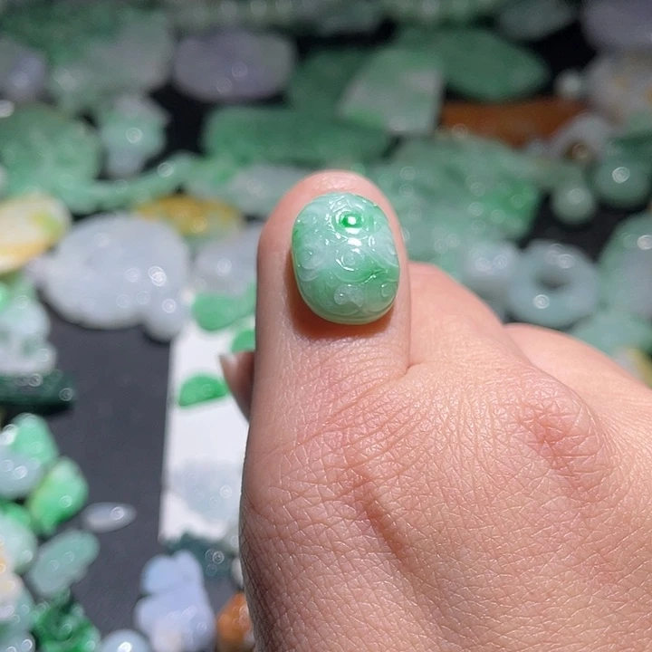 颈饰未镶嵌翡翠天