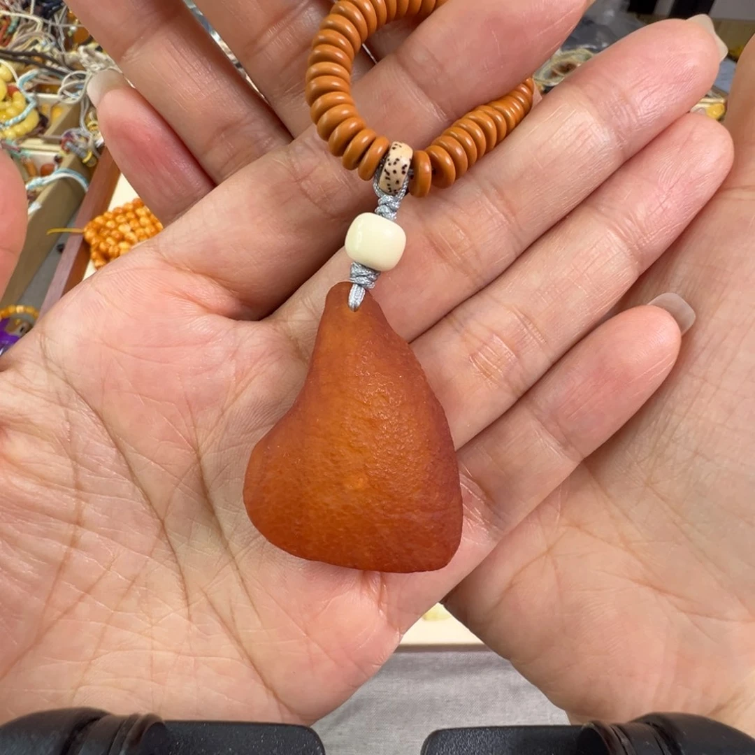 琥珀颈饰未镶嵌蜜蜡