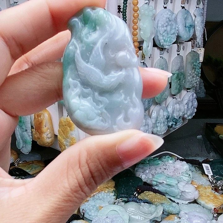 颈饰足铂镶嵌翡翠翡翠