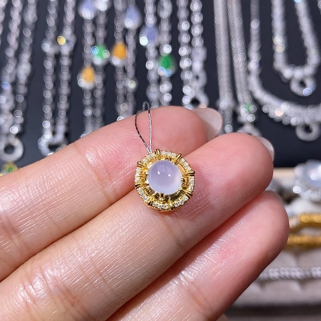 翡翠18K金镶嵌颈饰吊坠