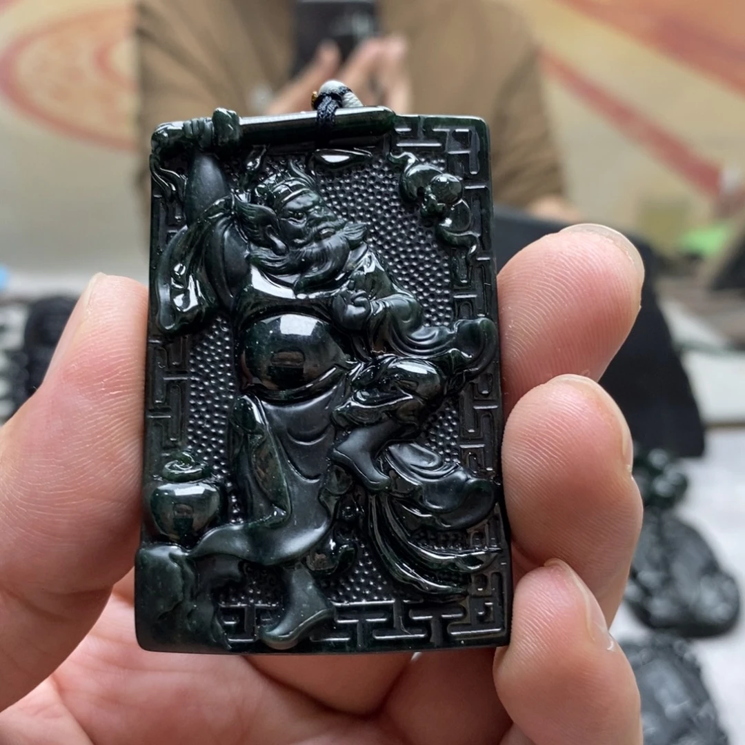 翡翠未镶嵌颈饰钟馗