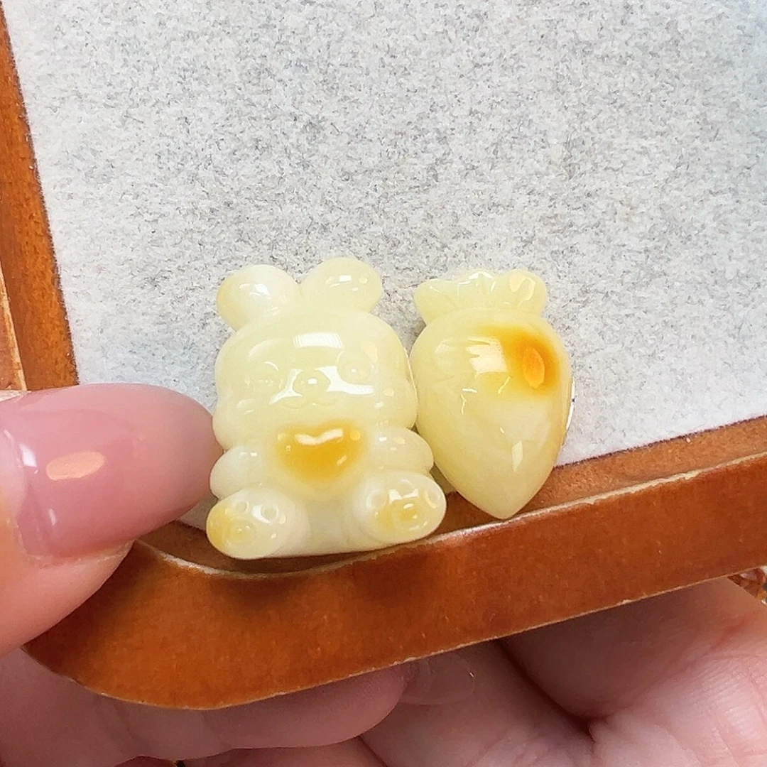 木***日琥珀未镶嵌珠宝奇石