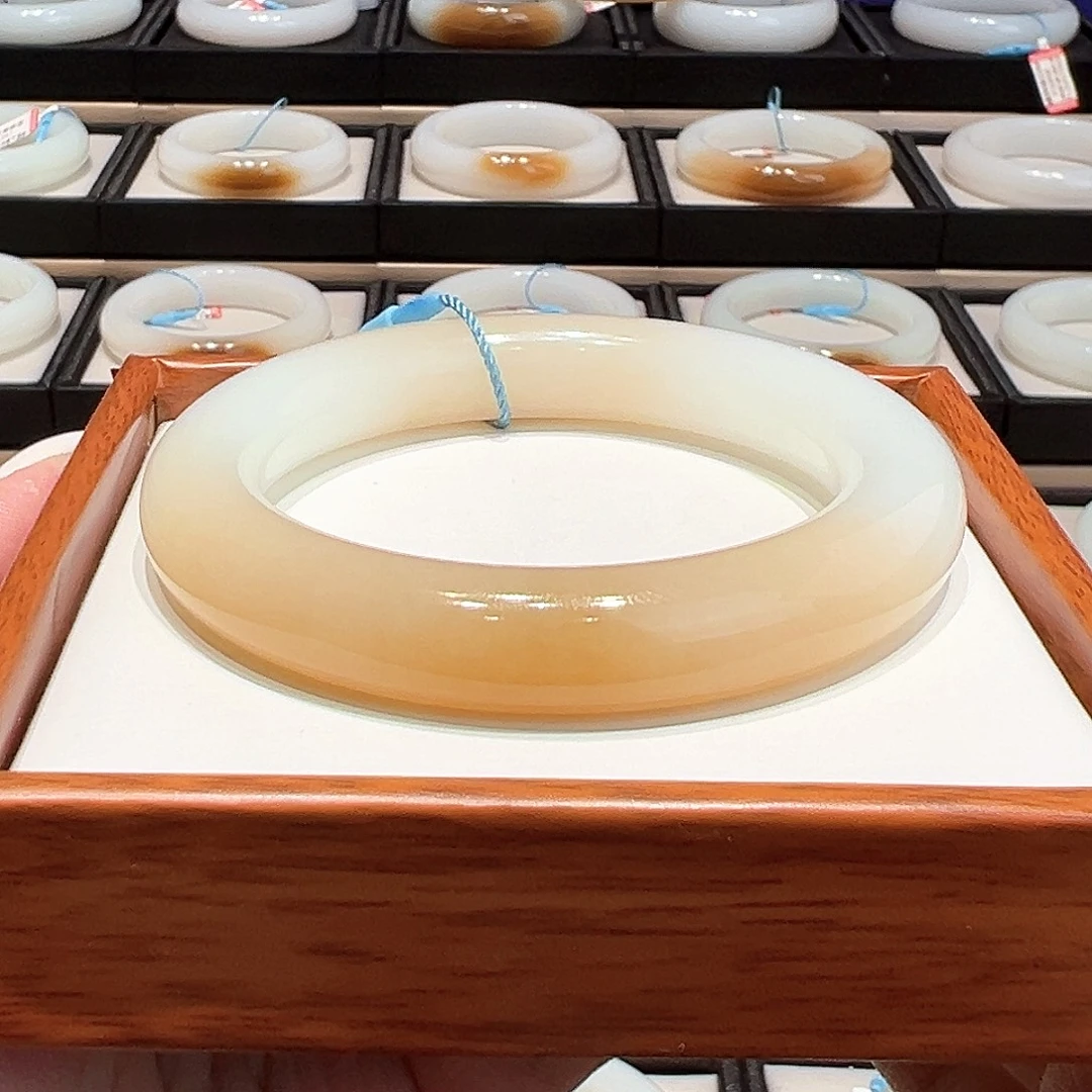 和田玉（糖玉）未镶嵌手镯