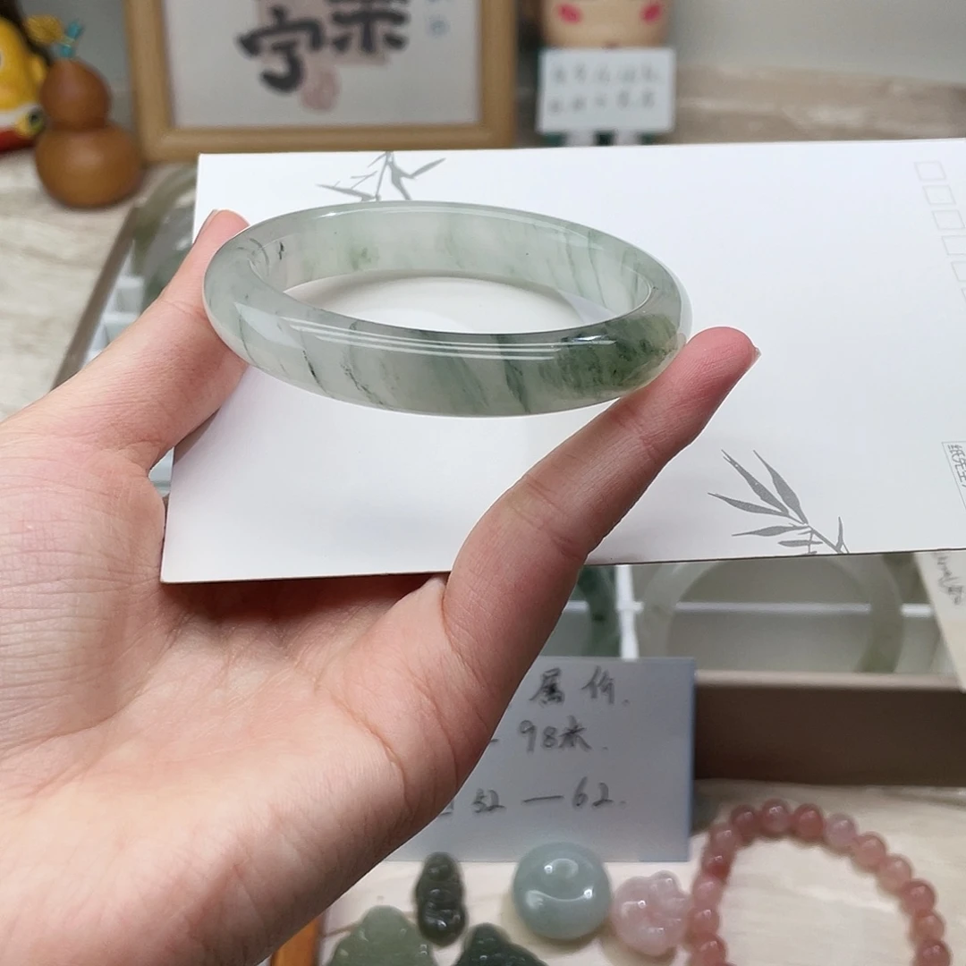 石英质玉（天山翠）未镶嵌手镯56圈口