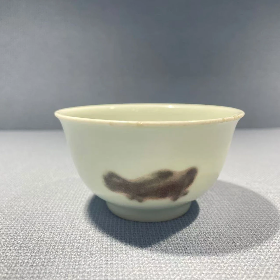 213 清 雍正 釉里红鱼纹压手杯