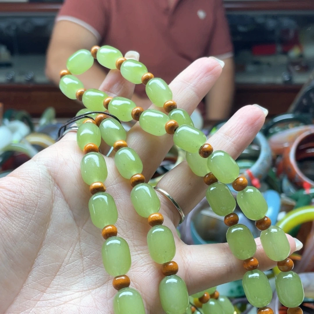 未镶嵌蛇纹石玉颈饰