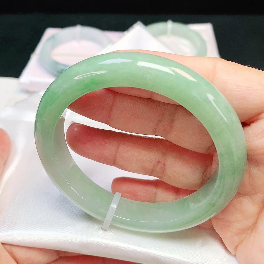 翡翠未镶嵌手镯正圈58