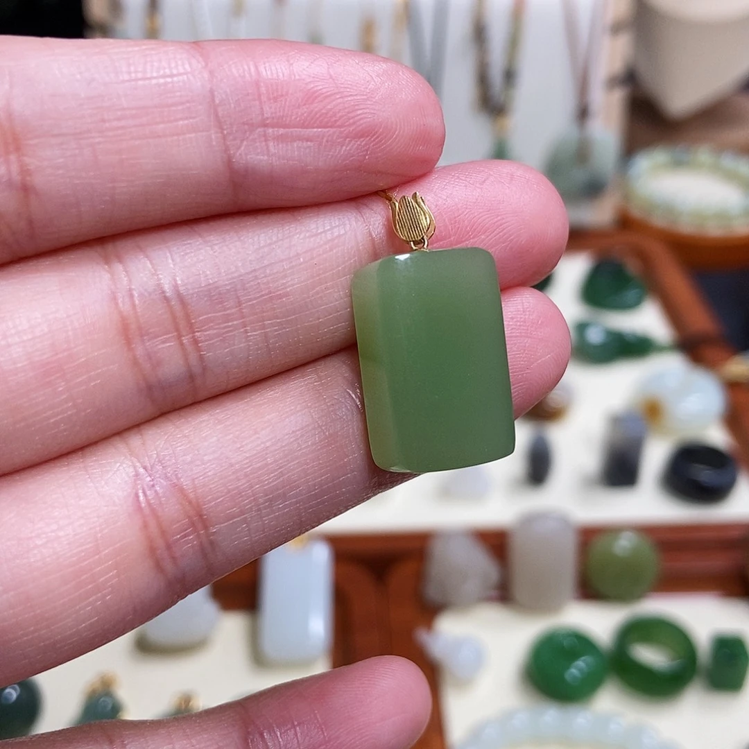 和田玉18K金镶嵌吊坠(赠链)