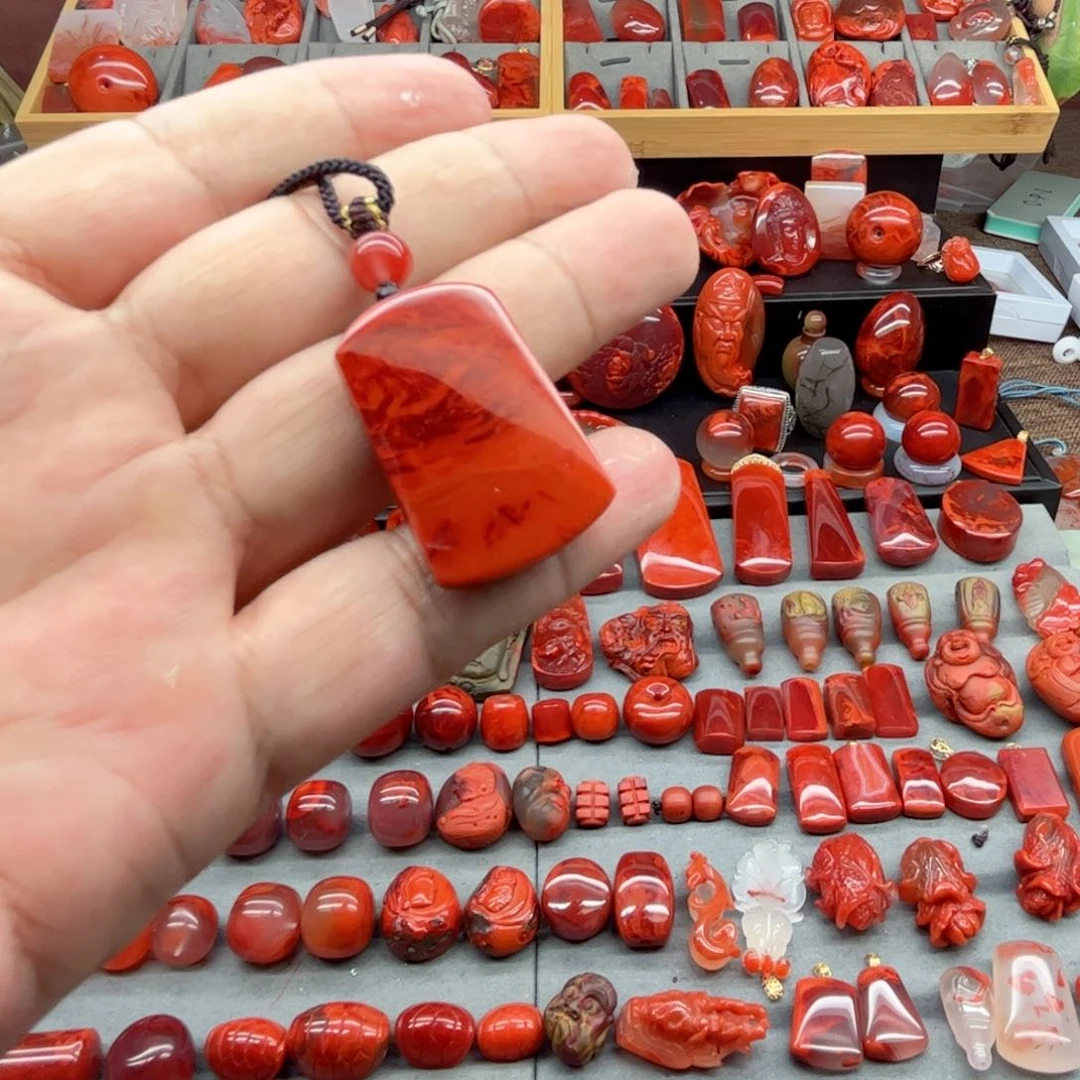 南红玛瑙吊坠未镶嵌还***哈