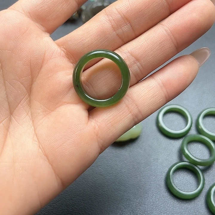 【闪购商品】颈饰未镶嵌和田玉彭**?