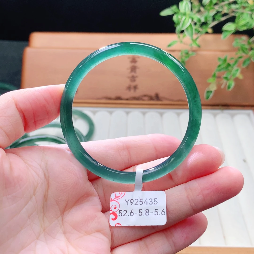 未镶嵌手镯（圆镯）翡翠