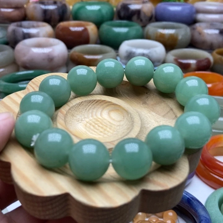 未镶嵌手镯石英质玉