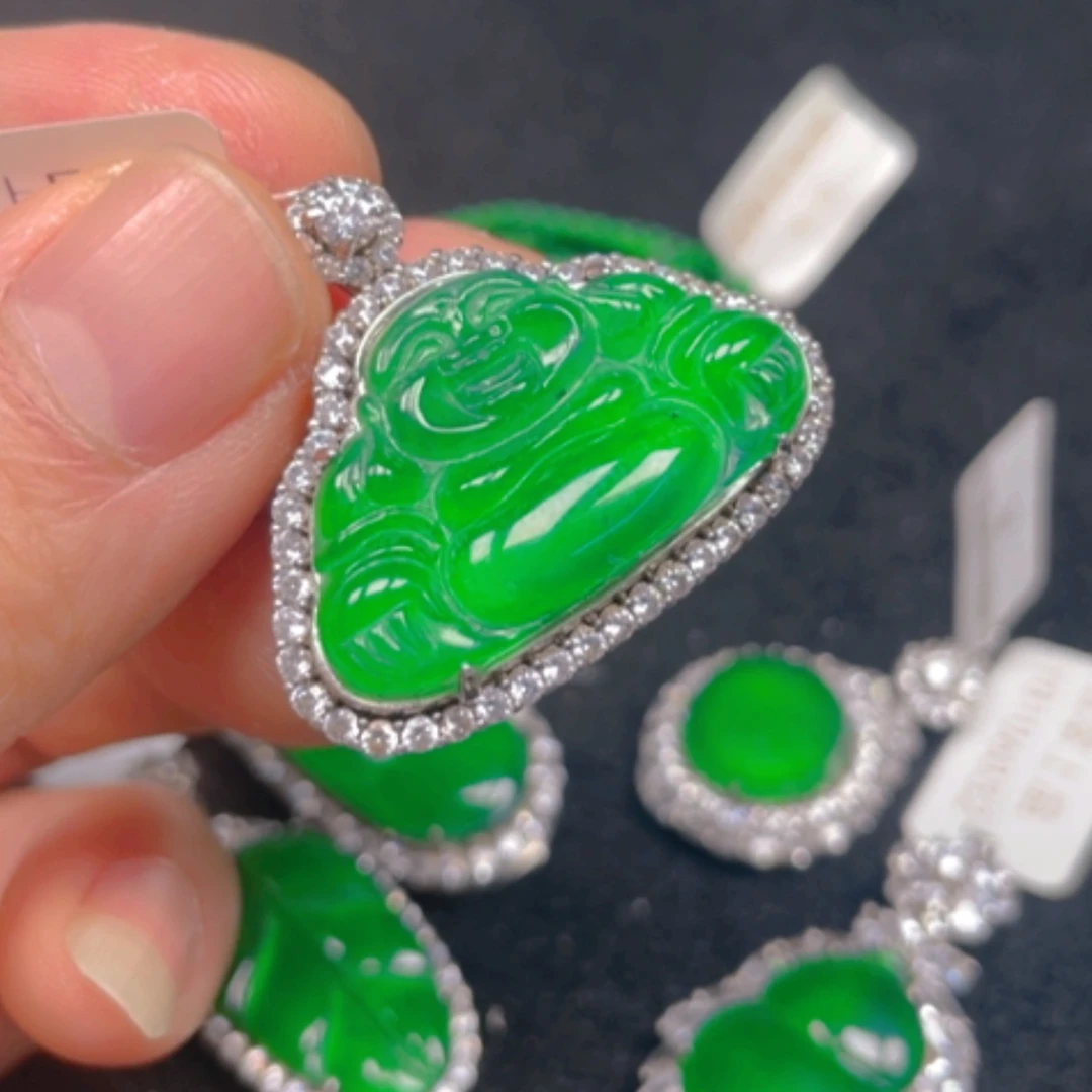 【闪购商品】颈饰银S925镶嵌翡翠吊坠