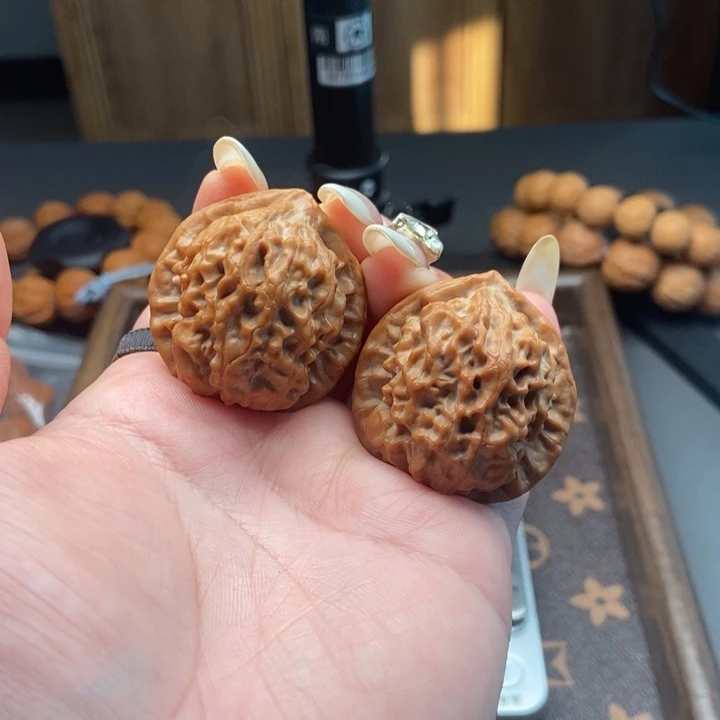 开***型吊坠文玩核桃6级灯牌送的
