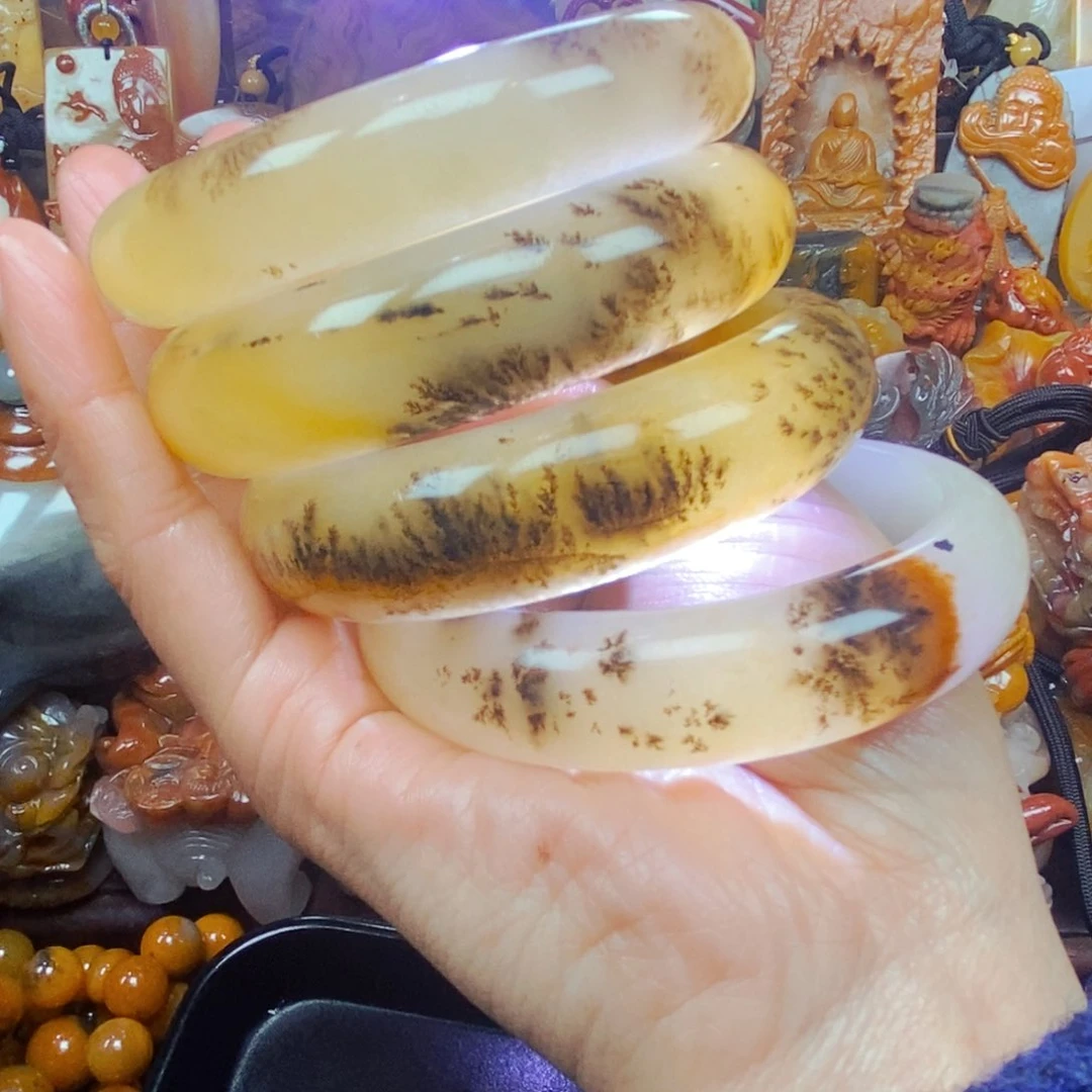 未镶嵌石英质玉（黄龙玉）颈饰j****a