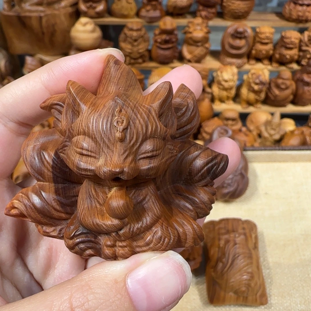 ꧁***꧂崖柏手把件九尾狐