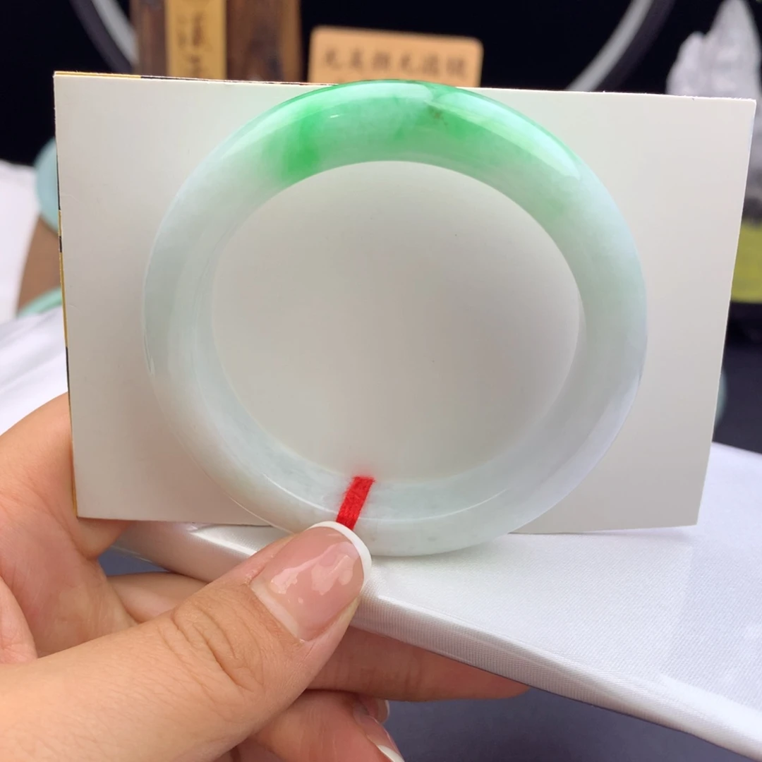 翡翠手镯未镶嵌纯天然