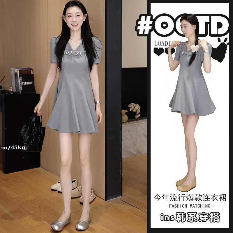 2025年夏季新款高级感别致v领短袖连衣裙女小个子法式洋气A字裙潮