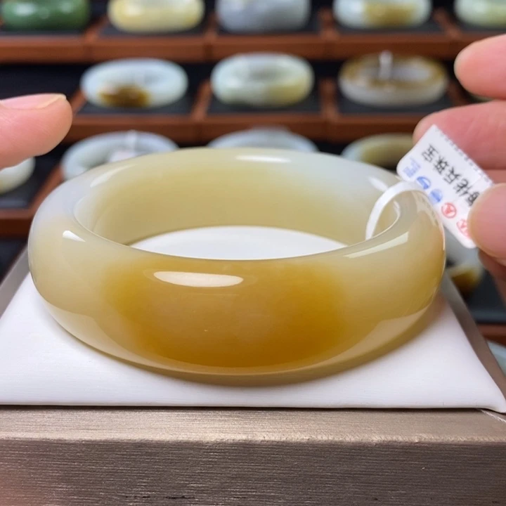 和田玉（糖玉）手镯未镶嵌