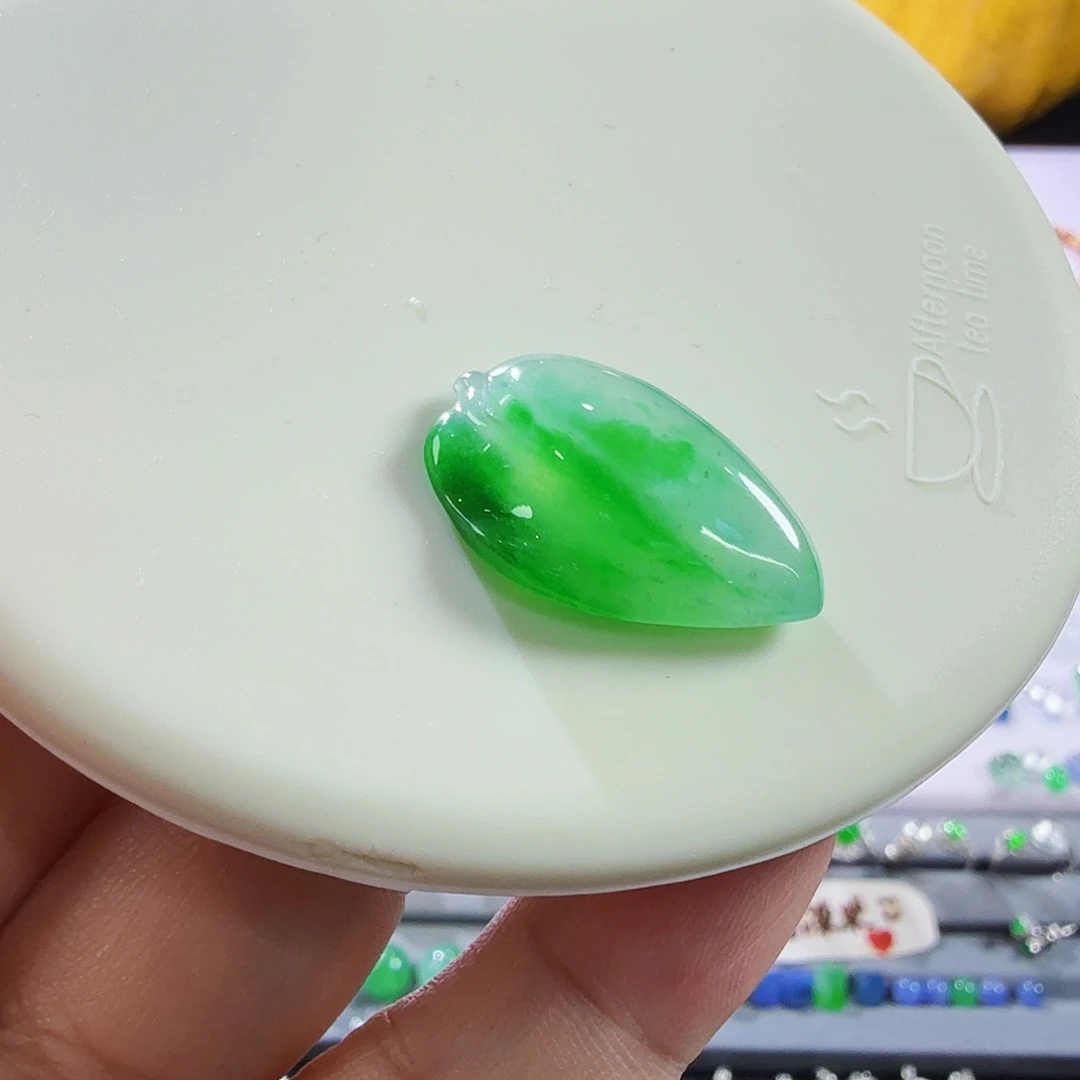 翡翠未镶嵌颈饰裸石