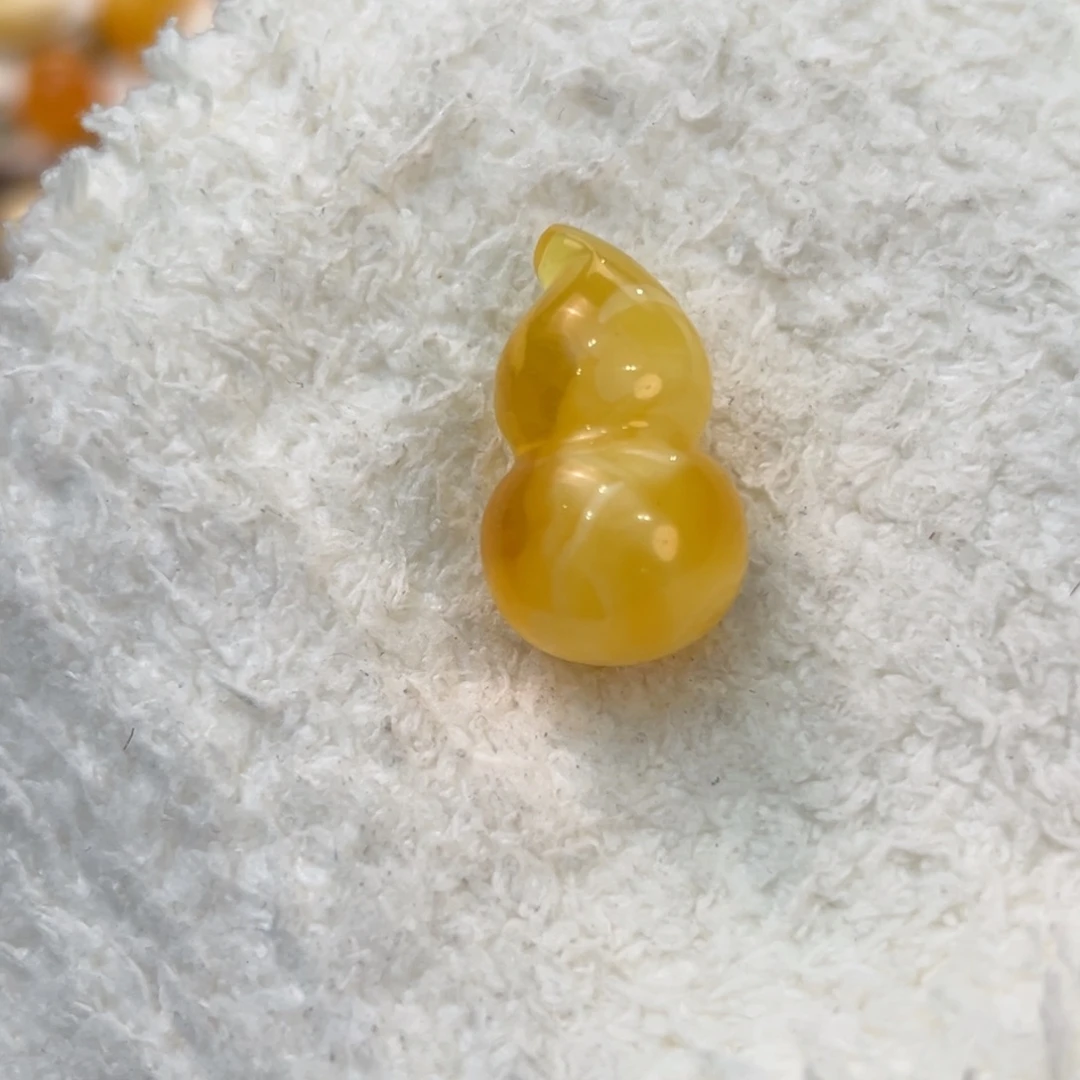 琥珀颈饰未镶嵌焦皮橘白溶洞金沙葫芦
