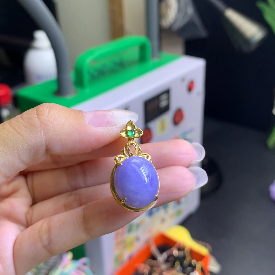 翡翠18K金镶嵌颈饰