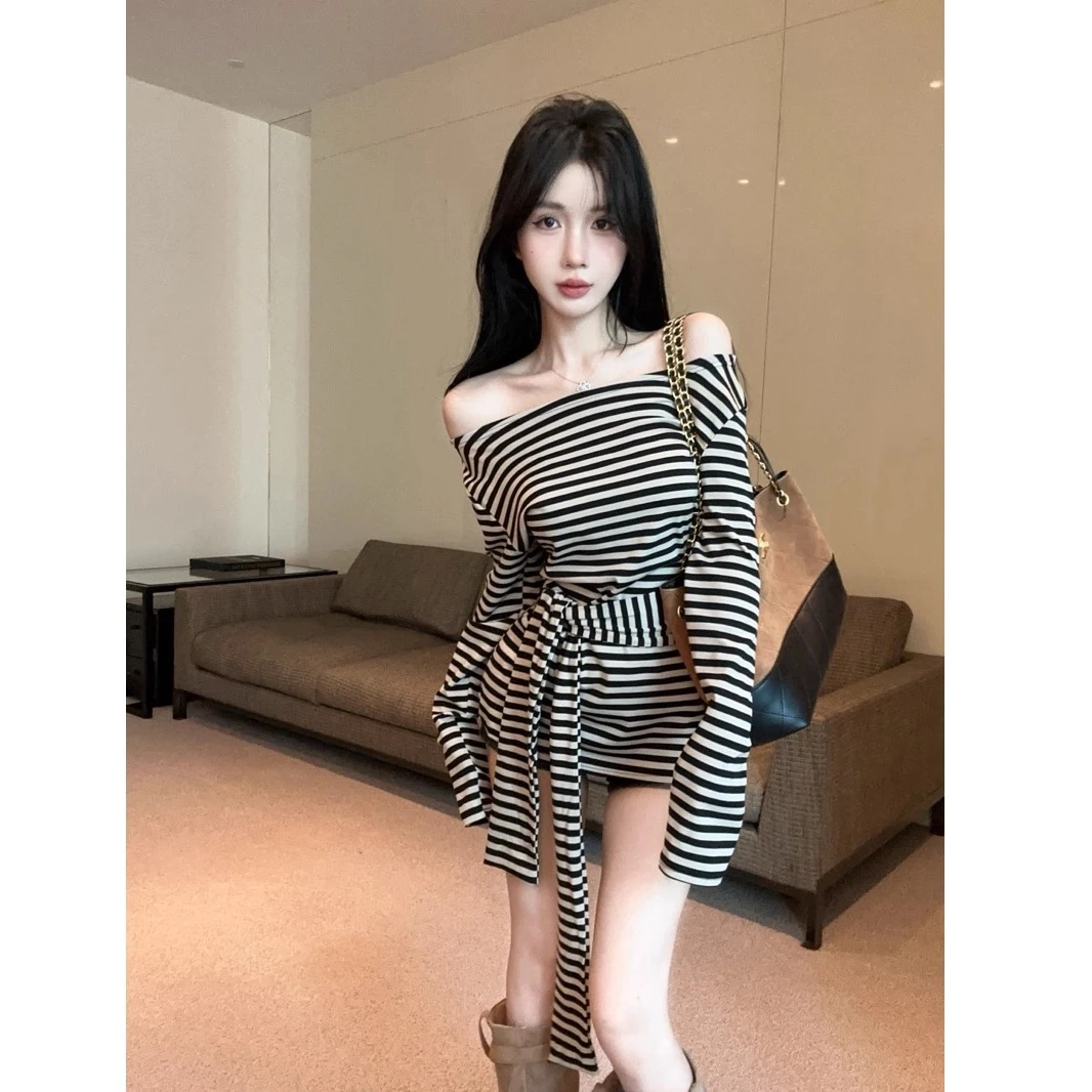 美式复古条纹一字肩锁骨打底衫女设计感绑带收腰显瘦长袖上衣冬季