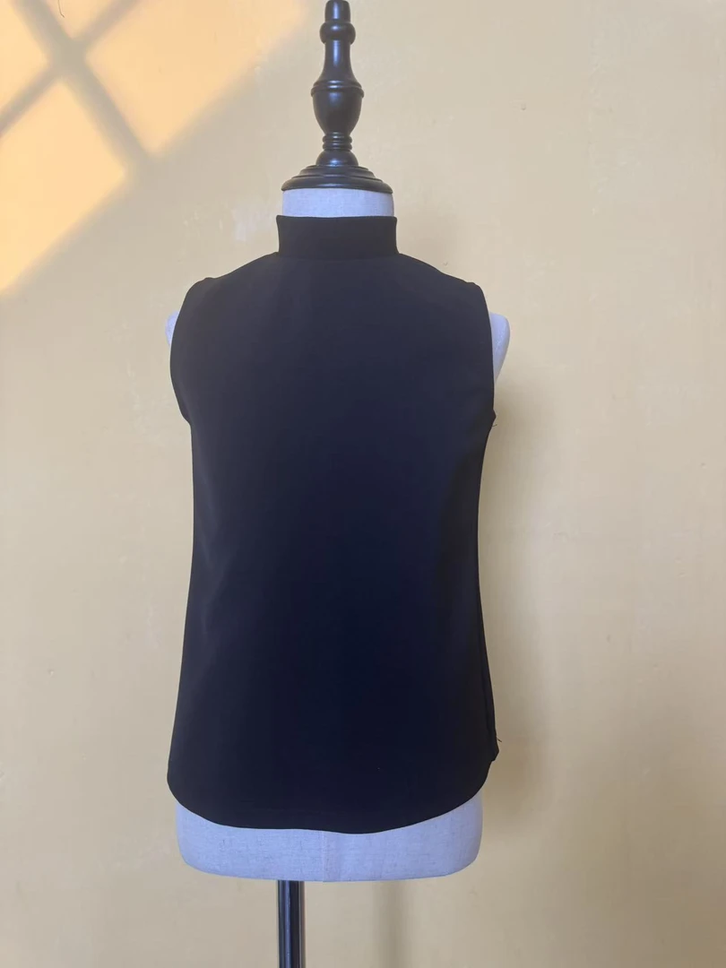 大无袖背心多巴胺潮服模特走秀潮服时尚