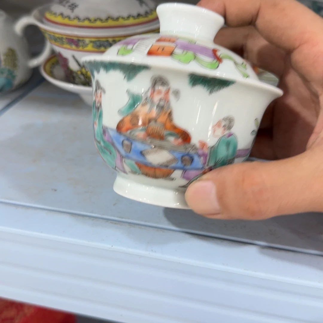 瓷片摆件箱内还有几根钢丝可