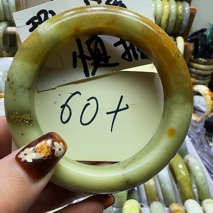 透闪石-蛇纹石玉未镶嵌手镯