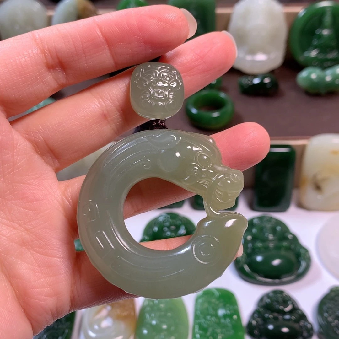 聆***语和田玉未镶嵌挂件