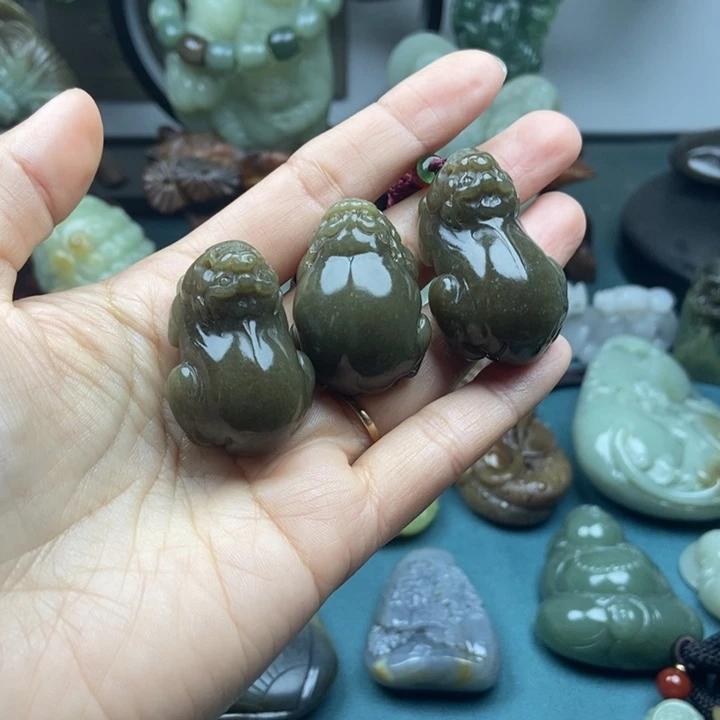 和田玉挂件未镶嵌生**态