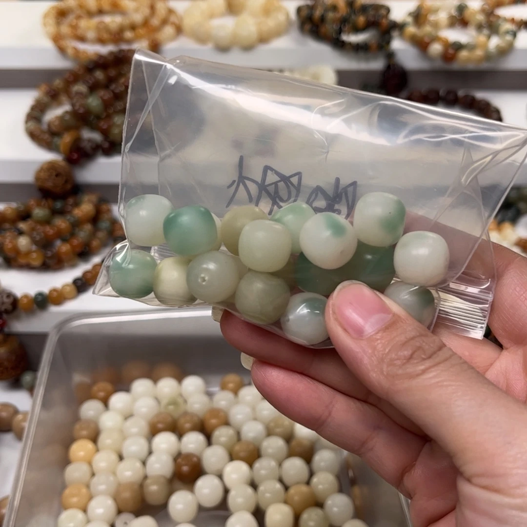 *****白玉菩提吊坠绿飘花桶珠20颗