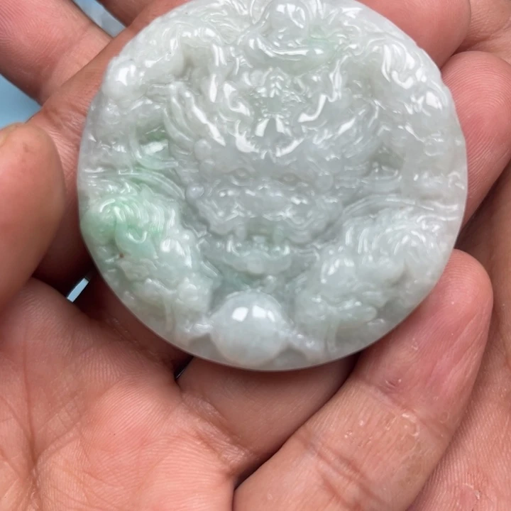 翡翠颈饰未镶嵌龙牌