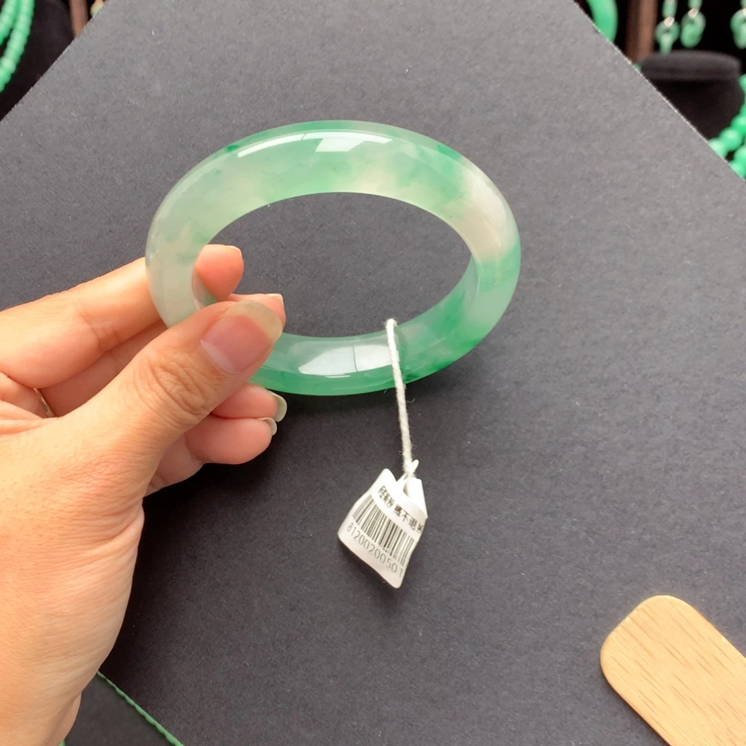 未镶嵌手镯石英质玉