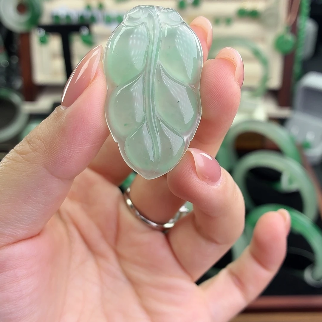 石英质玉未镶嵌颈饰