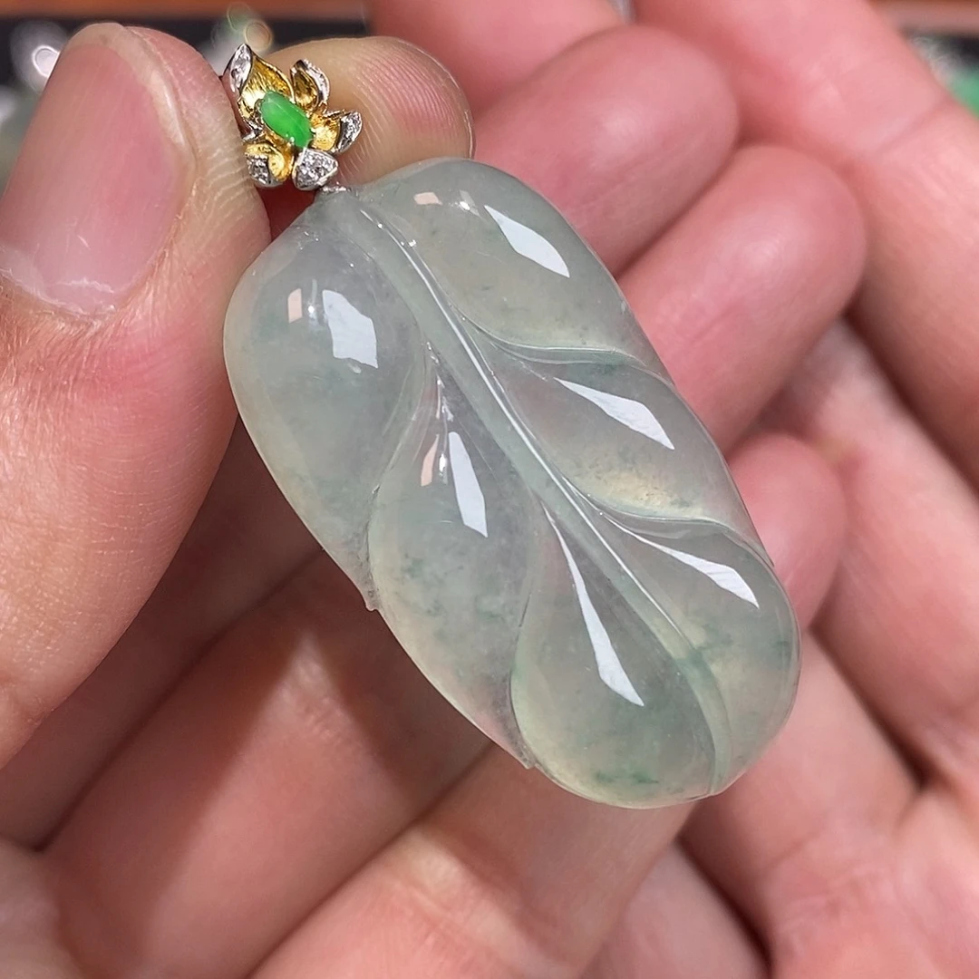 翡翠颈饰18K金镶嵌叶子