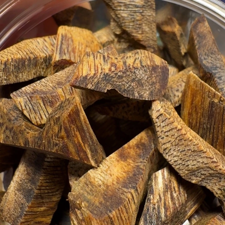 沉香碎屑沉香棋楠千里香牛肉干块料20克