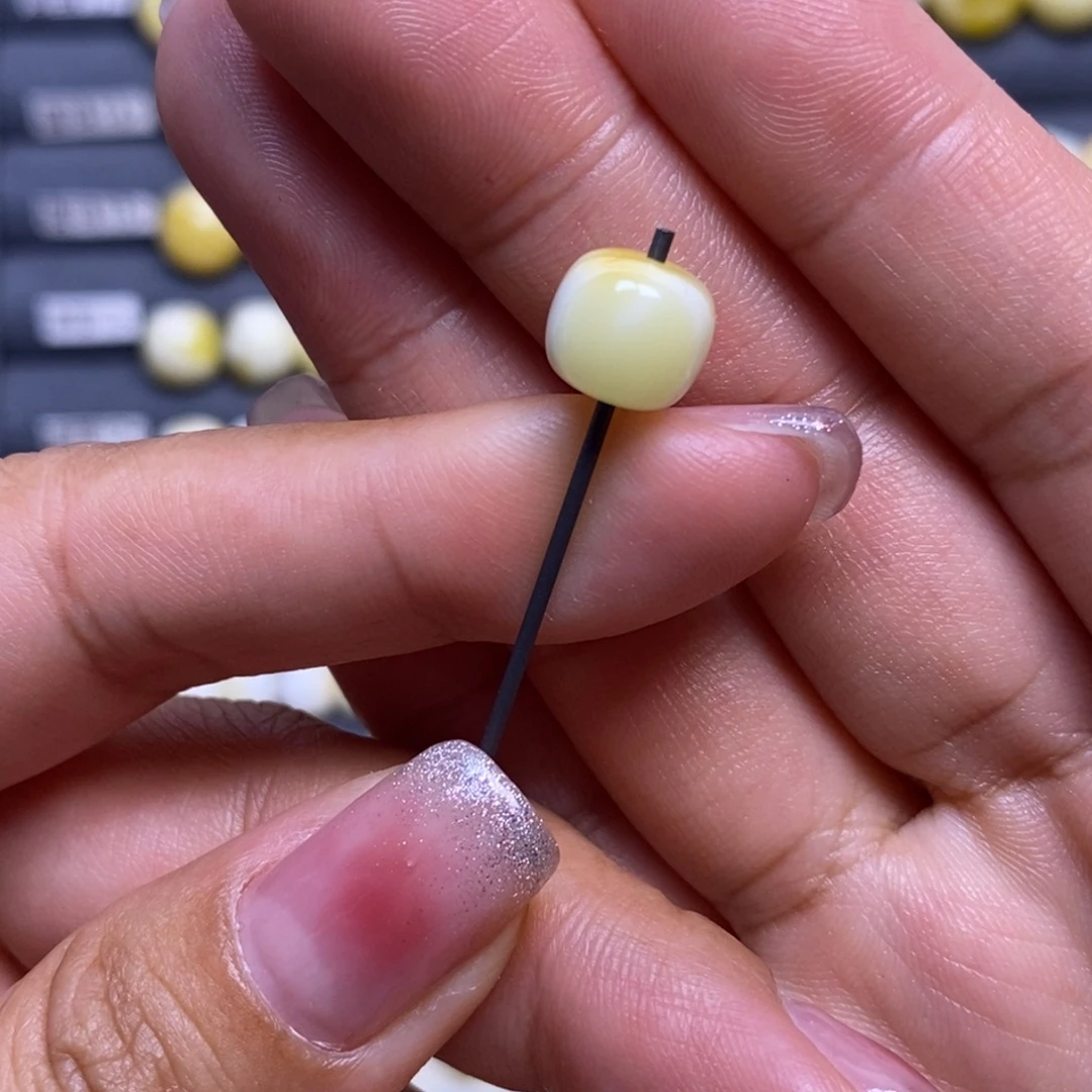 蜜蜡未镶嵌珠宝奇石浓白大天眼妖花老型9.1*8.3mm